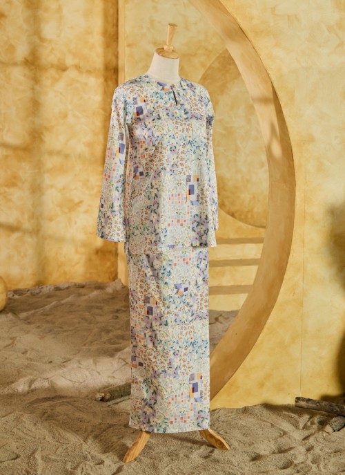 Kurung Shape 2.0 in Pixel Blue