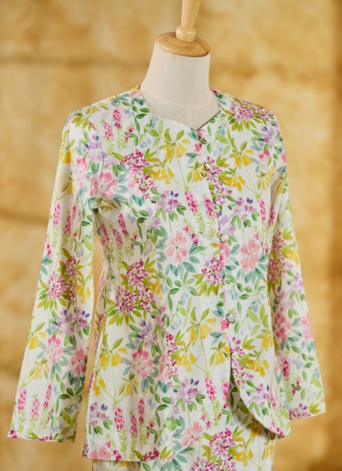 Mini Kebaya in Hot Pink