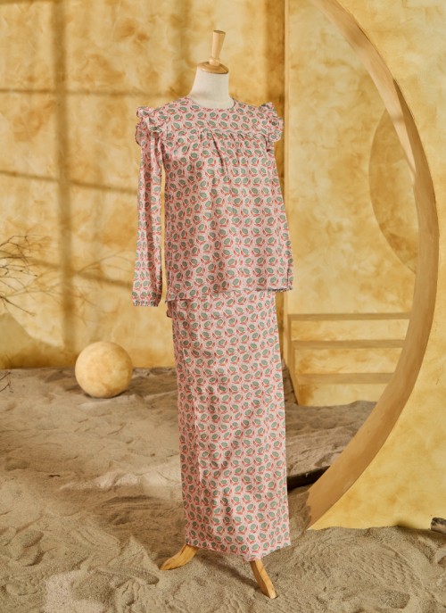 Kurung Doll in Wild Pink