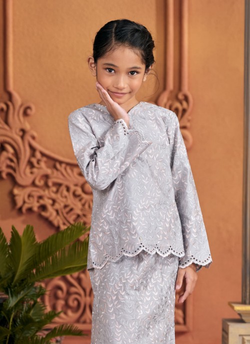 Kurung Sulam Little Regalia - Silver Grey