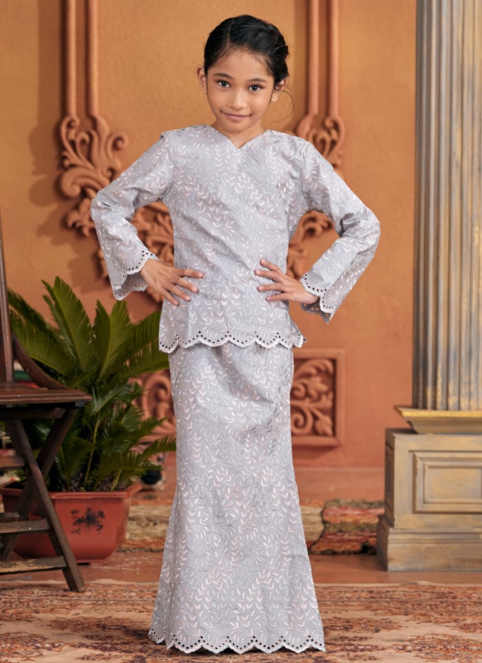 Kurung Sulam Little Regalia - Silver Grey