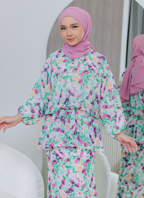 Kurung Hikari in Chihiro