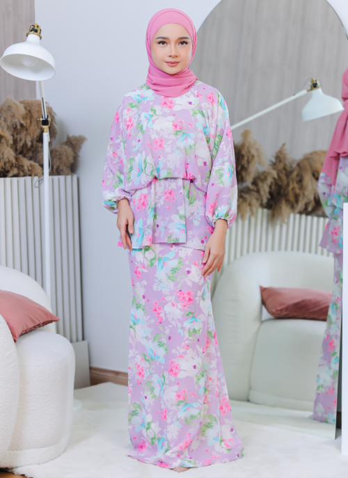 Kurung Hikari in Asuka