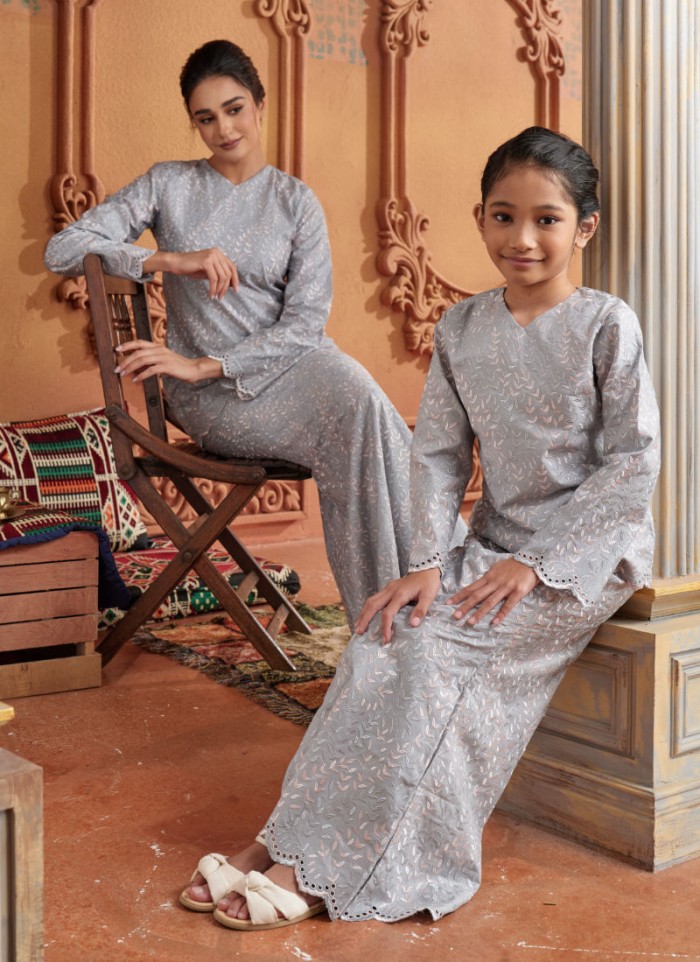 Kurung Sulam Little Regalia - Silver Grey