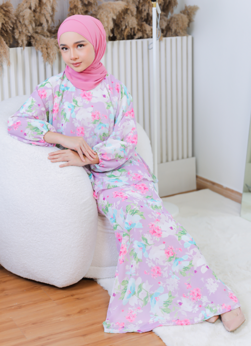 Kurung Hikari in Asuka