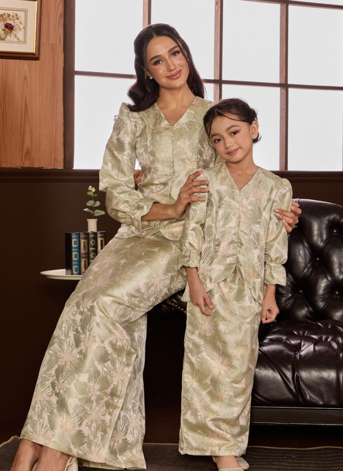 [PRE ORDER] Kurung Grandeur in Borealis